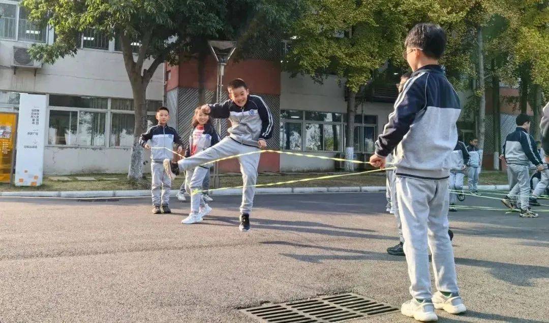 亚美体育官网常练常赛常运动畅享快乐在校园